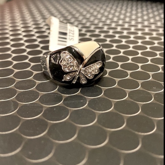 💟 Sale 2/$15 💟 🆕 Butterfly Ring…NWT!!! - Picture 4 of 4